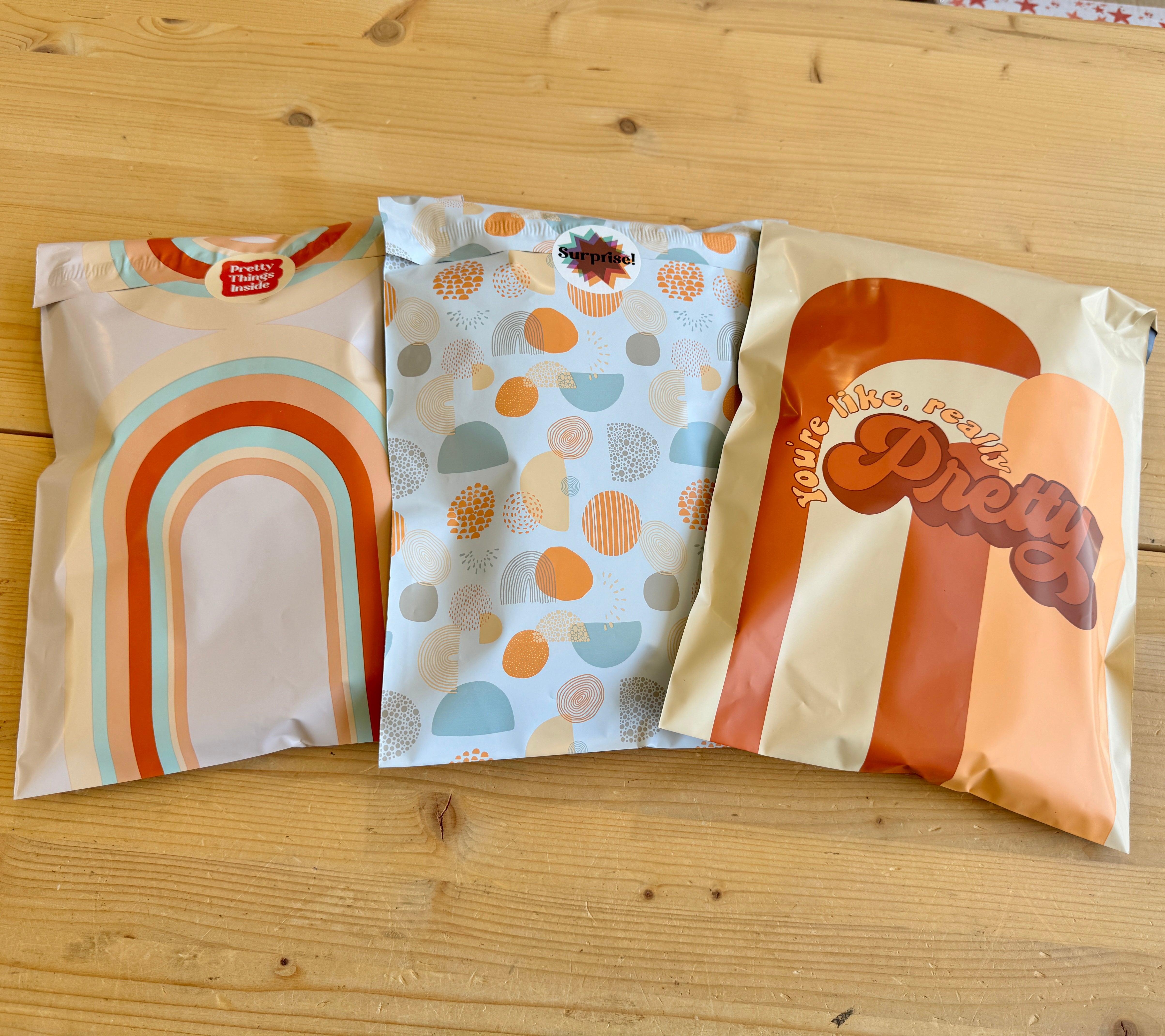 ⭐️IMPERFECT⭐️ 10 x 13" Poly Mailer - Retro Rainbow